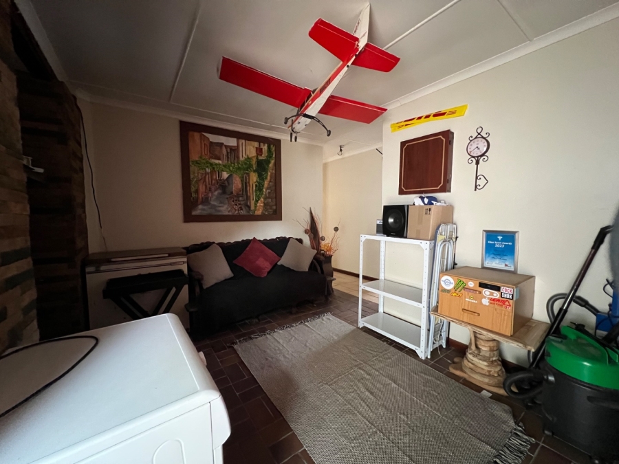 4 Bedroom Property for Sale in Twee Rivieren Western Cape